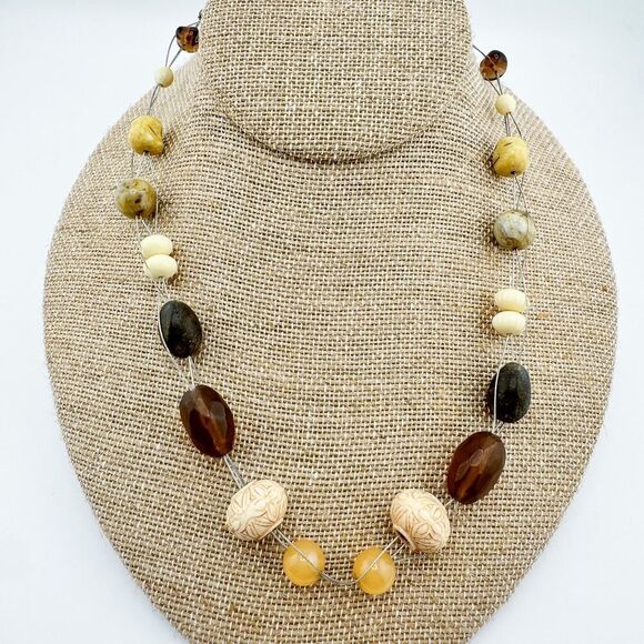 Vintage Beaded Necklace Natural Cream Lightweight Boho Beach Retro Dainty Carved - Picture 1 of 9